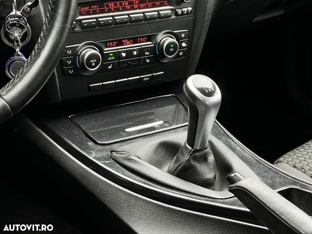 BMW Seria 3 318d DPF Touring Edition Lifestyle - 5