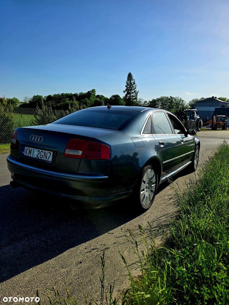 Audi A8 4.2 Quattro - 6