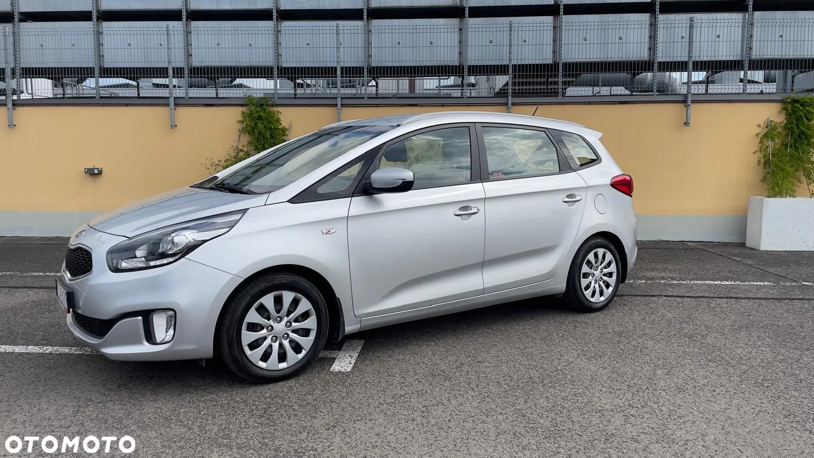 Kia Carens 1.6 GDI L - 4