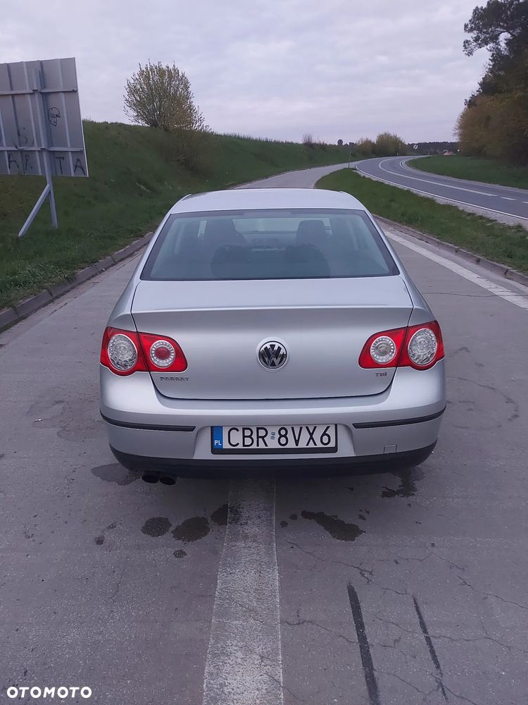Volkswagen Passat 1.8 TSI Trendline - 8