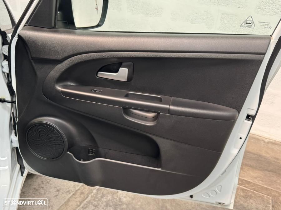 Kia Venga 1.4 CRDi ISG More - 27