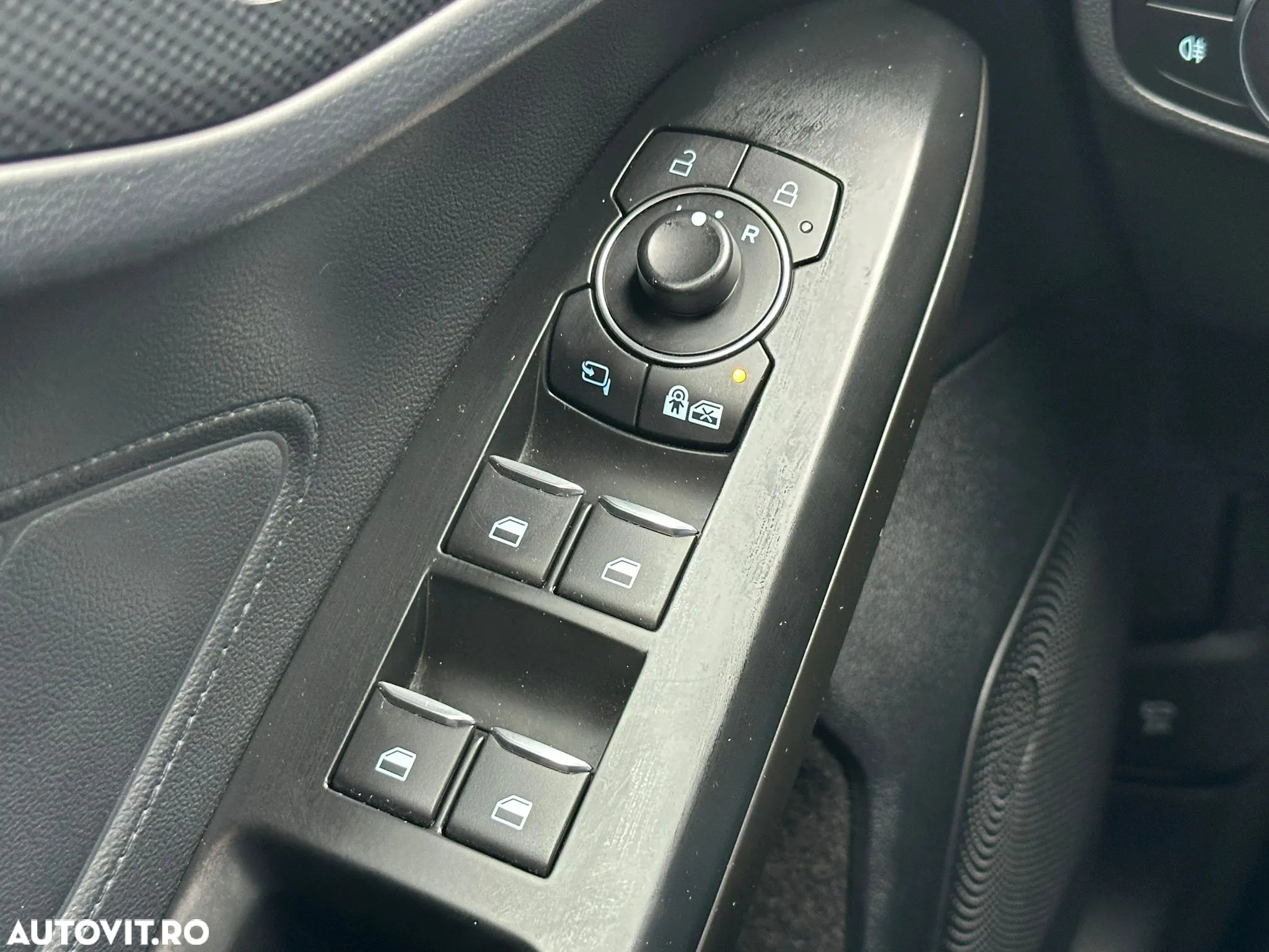 Ford Focus Turnier 1.0 EcoBoost Start-Stopp-System ST-LINE - 17