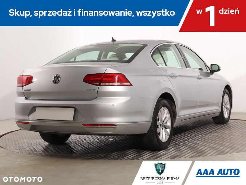 Volkswagen Passat - 7