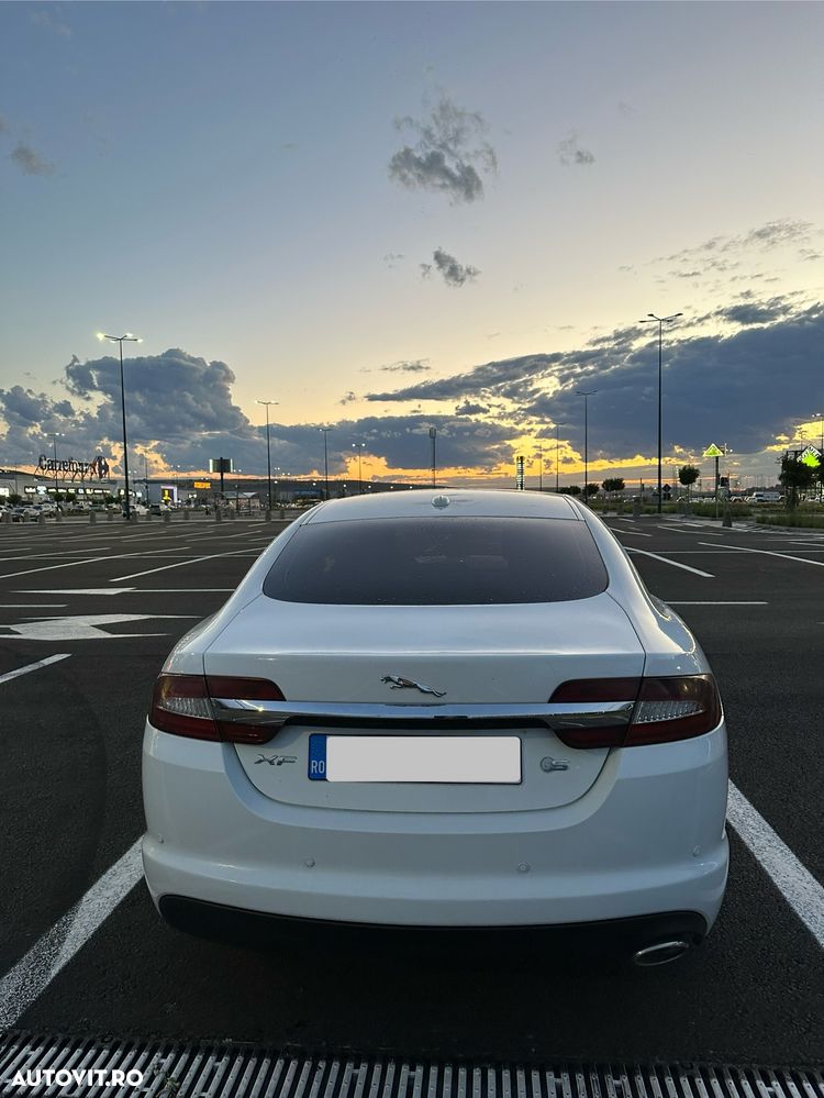 Jaguar XF 2.2D Luxury - 1