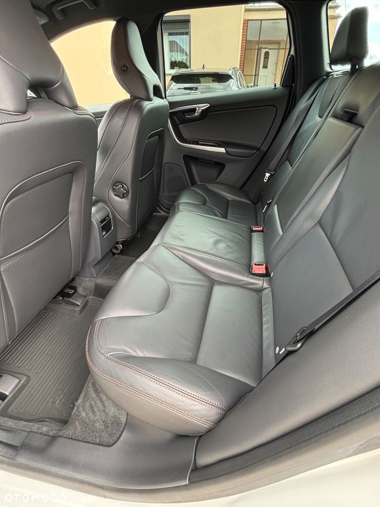 Volvo XC 60 D4 AWD Momentum - 8
