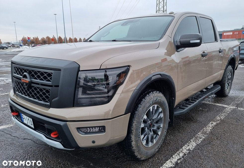Nissan Titan - 4