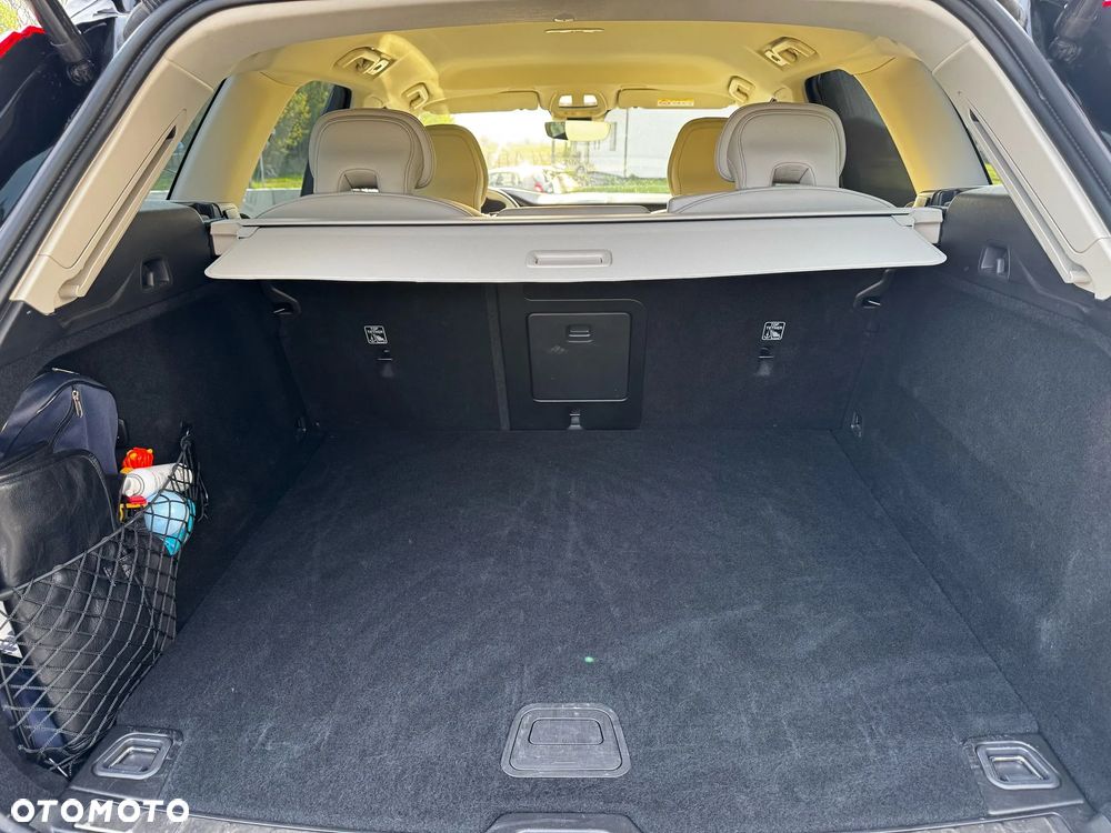 Volvo XC 60 B4 B Plus Dark - 37