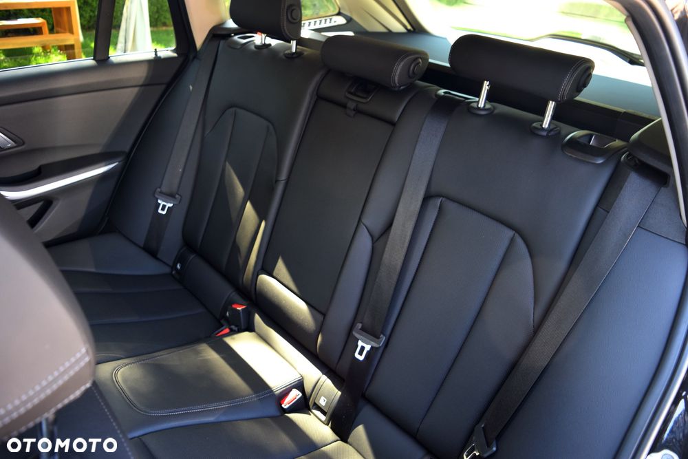 BMW Seria 3 320d xDrive Luxury Line sport - 33