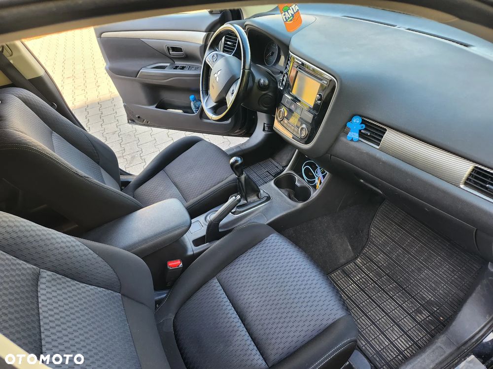 Mitsubishi Outlander 2.0 Intense 2WD - 16