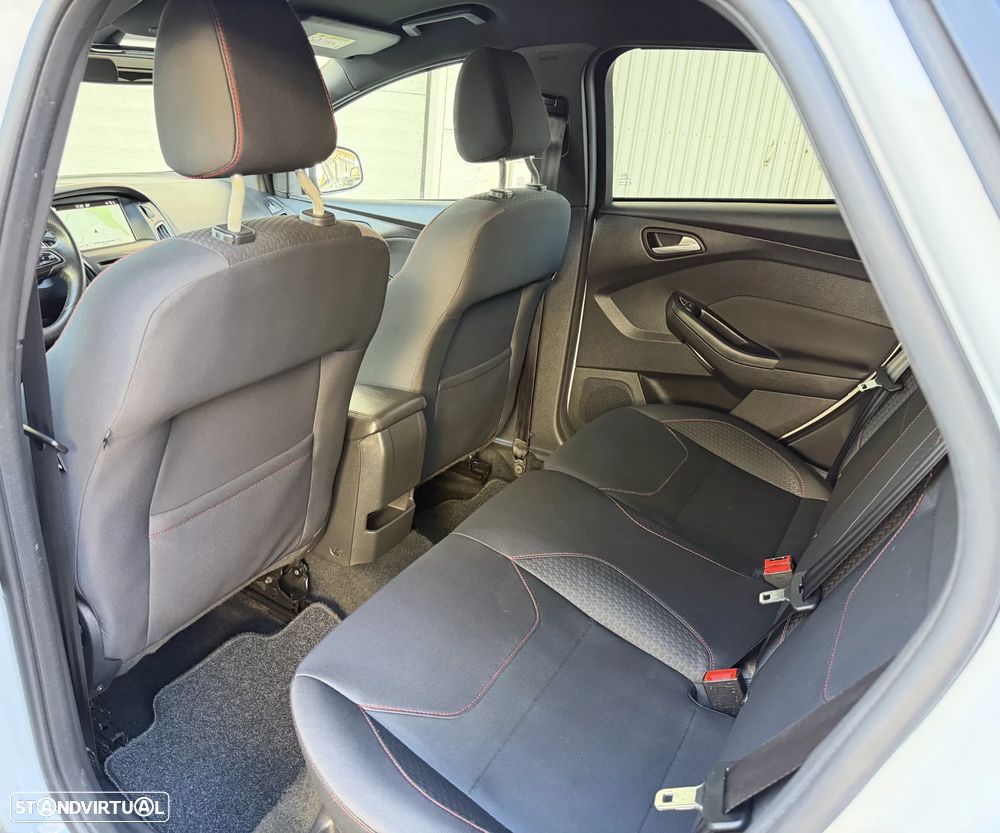 Ford Focus 1.5 TDCi ECOBlue ST-Line - 25