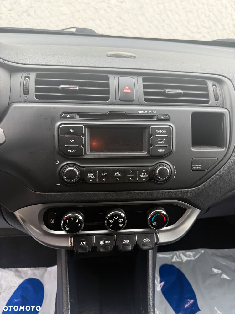 Kia Rio 1.2 Edition 7 - 11