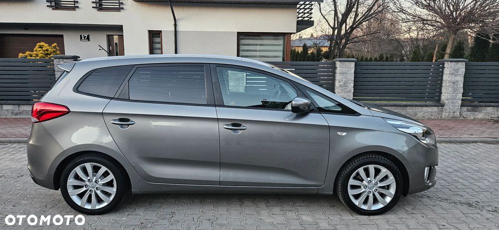 Kia Carens - 11