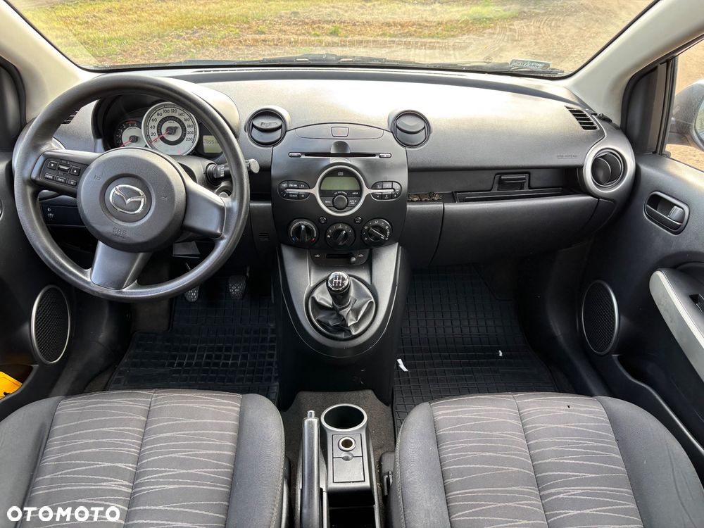 Mazda 2 - 25