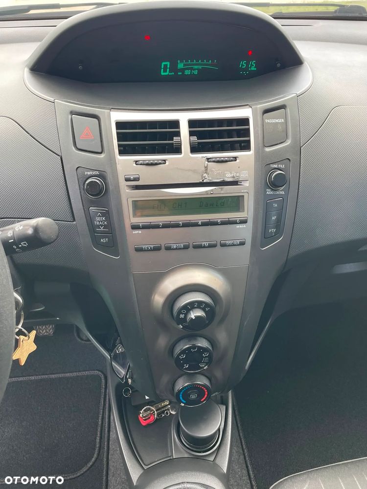 Toyota Yaris 1.0 Terra - 11