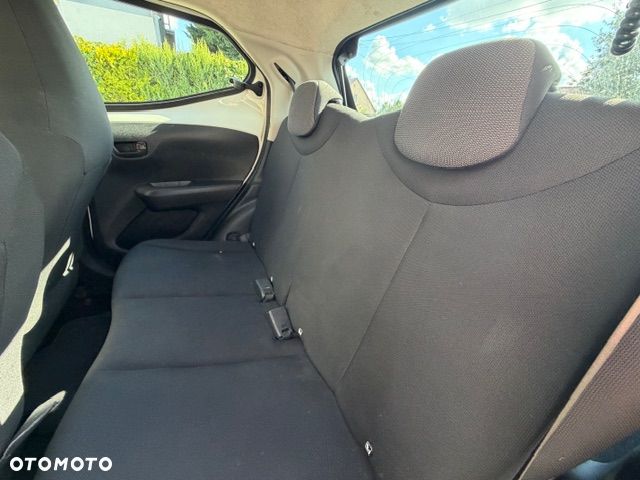 Toyota Aygo x - 12
