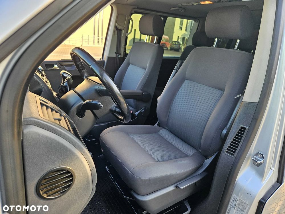 Volkswagen Caravelle - 11