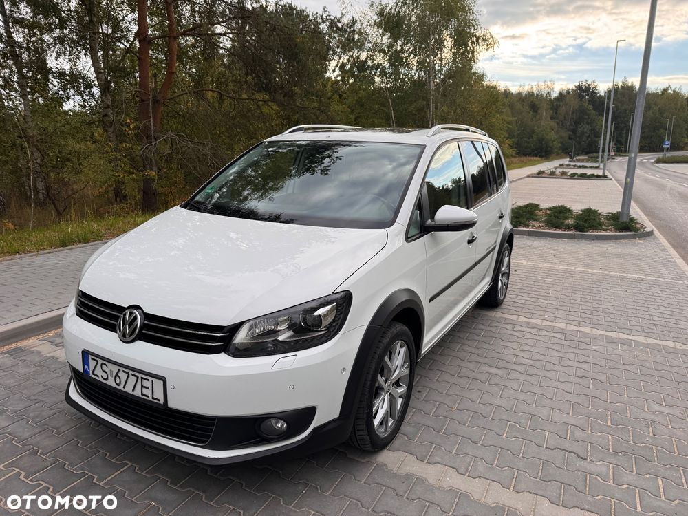 Volkswagen Touran Cross 2015 photo 3