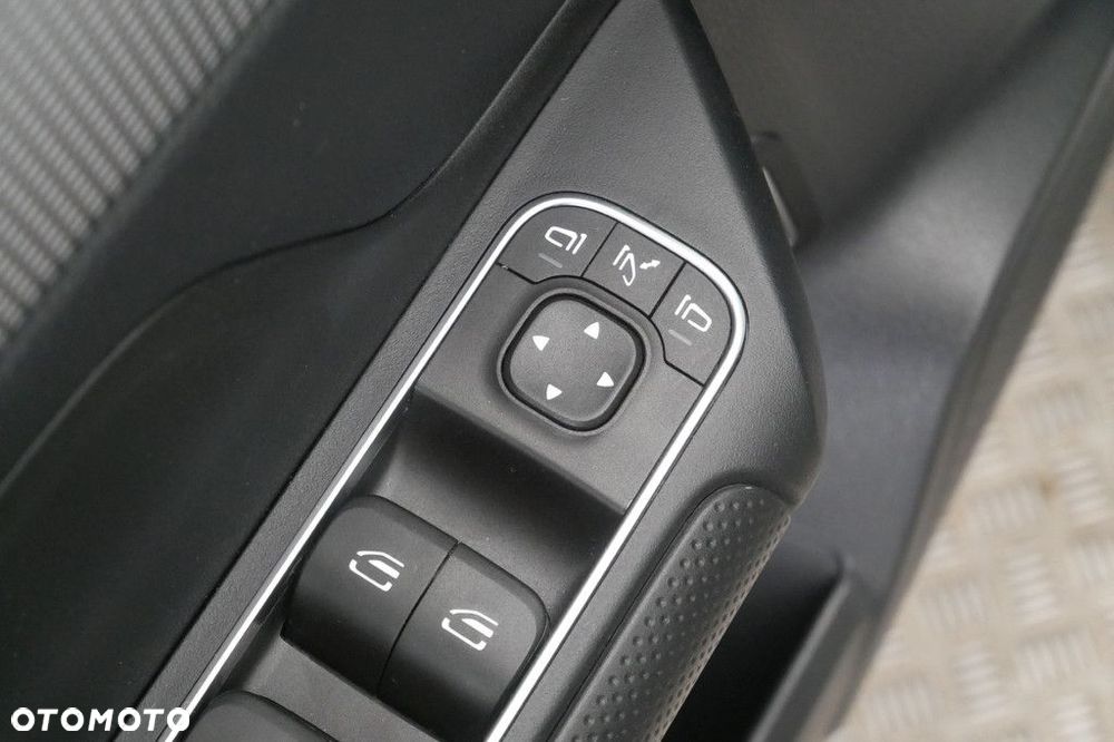 Mercedes-Benz GLA - 27