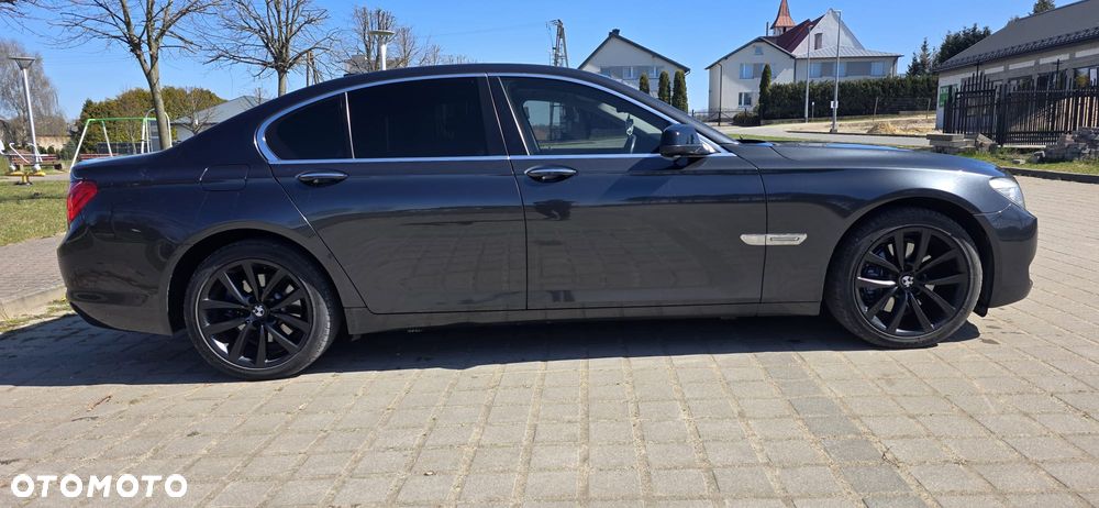 BMW Seria 7 740i - 4