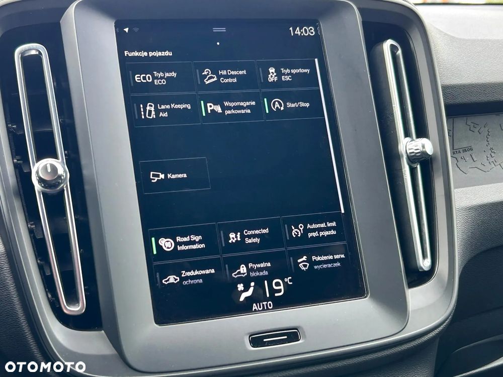 Volvo XC 40 T3 Momentum Pro - 24