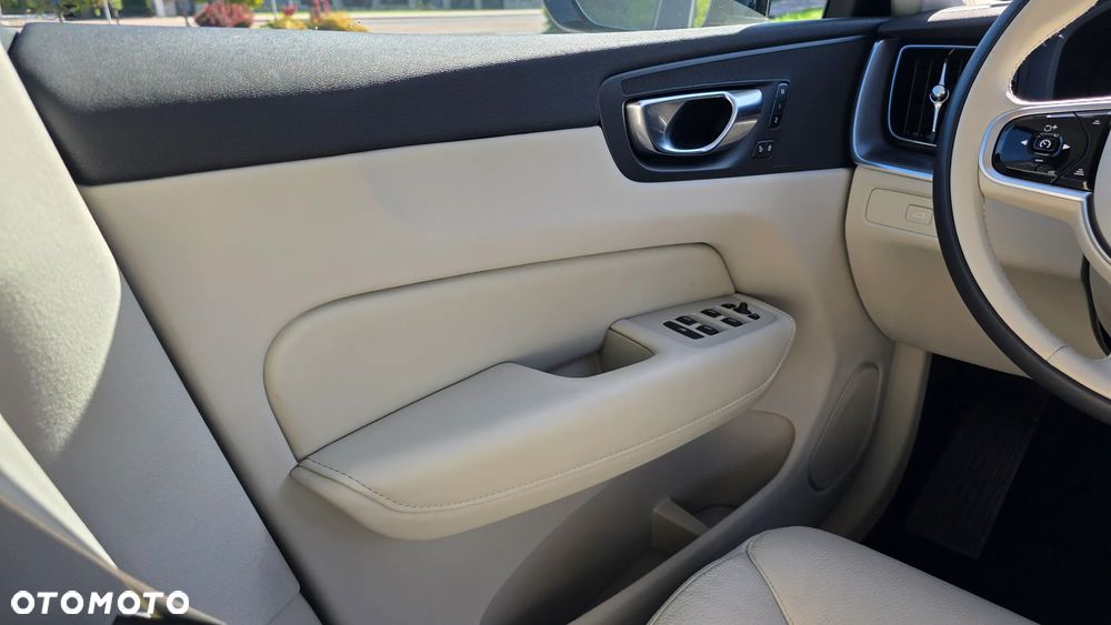 Volvo XC 60 B5 AWD Core - 17