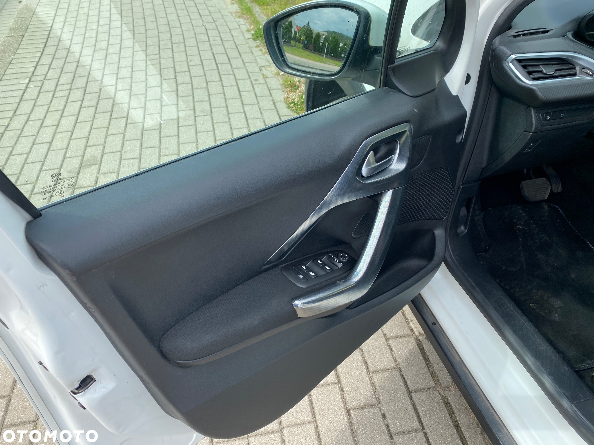 Peugeot 2008 1.2 Pure Tech Active S&S EAT6 - 17