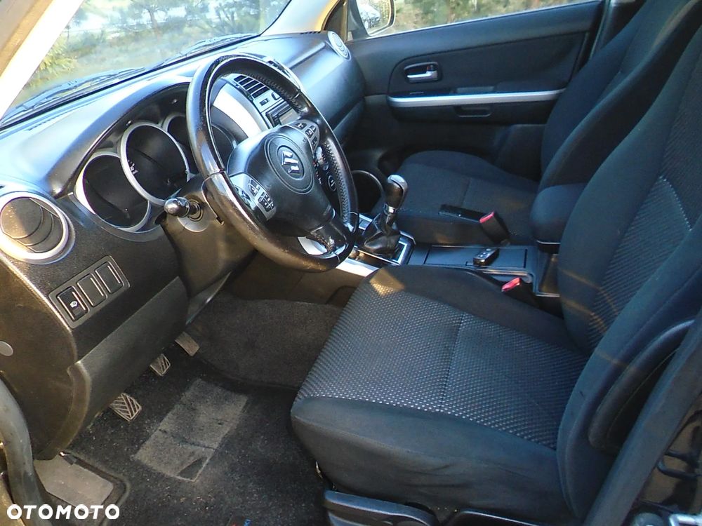 Suzuki Grand Vitara 2.0 Comfort - 10