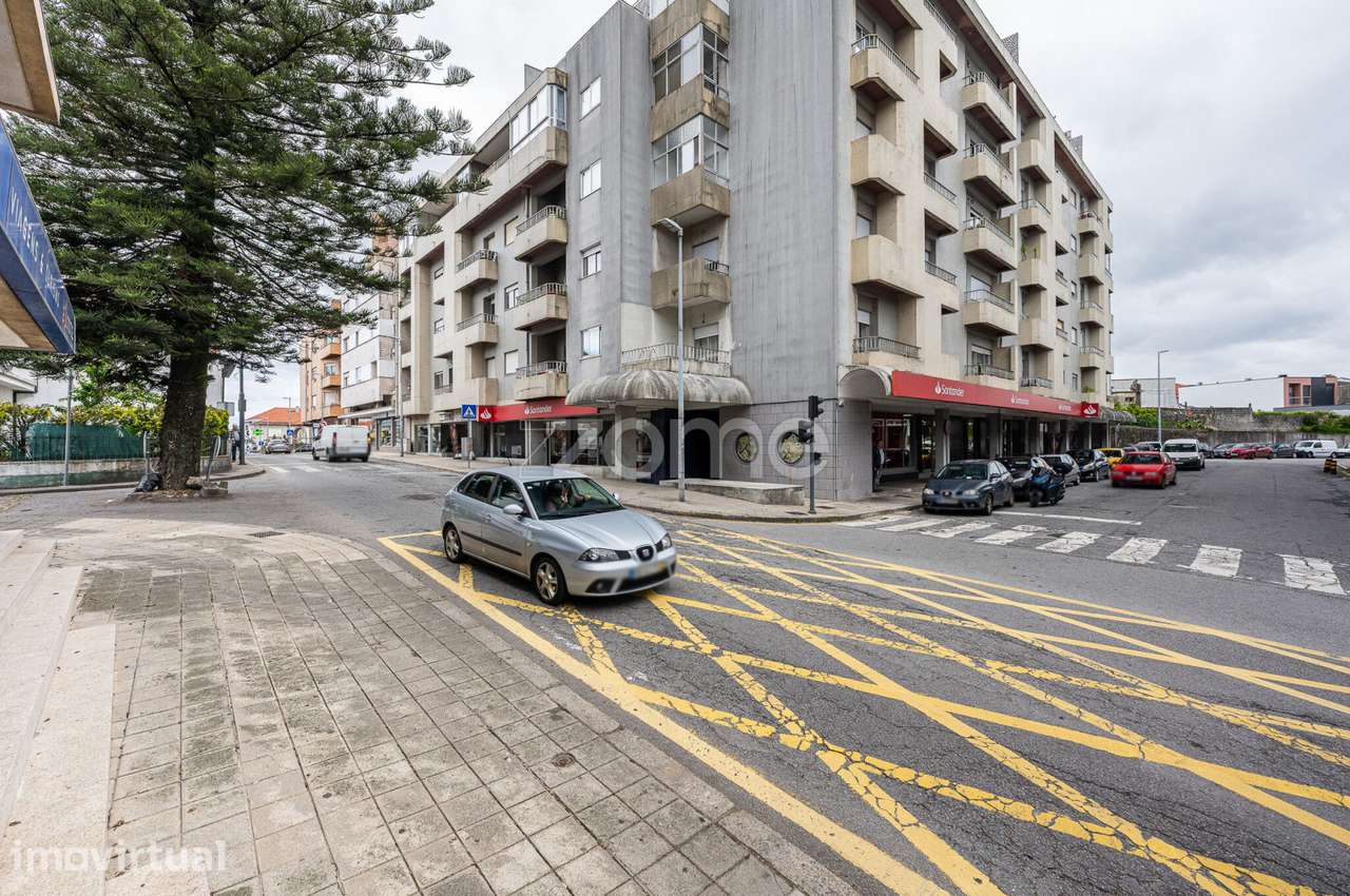 Apartamento T3+1 Ermesinde Centro Recuado com Terraço de 35 mts2 - Grande imagem: 3/47