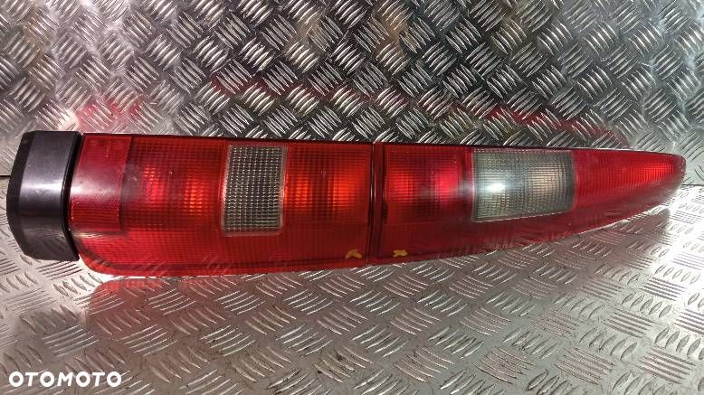 LAMPA PRAWA TYLNA VOLVO V70 2.4T - 1