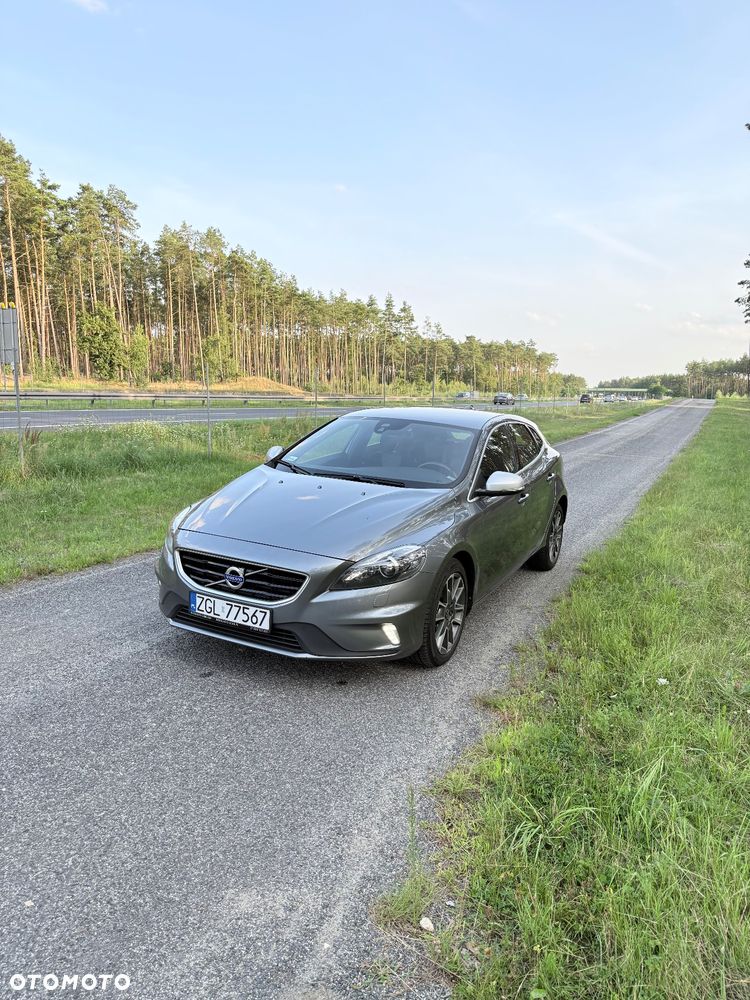 Volvo V40 D2 Drive-E R-Design Kinetic - 2