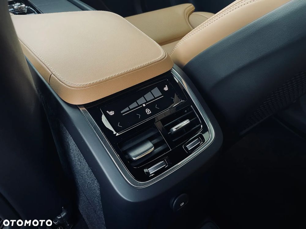 Volvo XC 90 T8 AWD Plug-In Hybrid Plus Bright 7os - 23