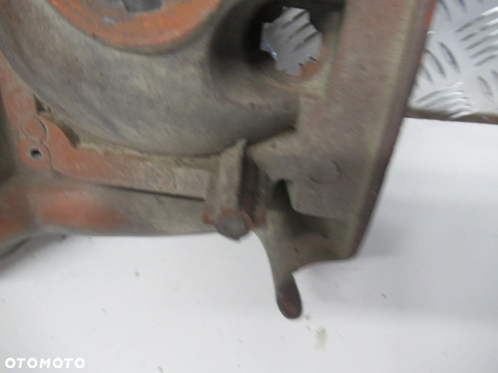 Okular obudowa lampy przedniej prawej Chevrolet El Camino Malibu - 8