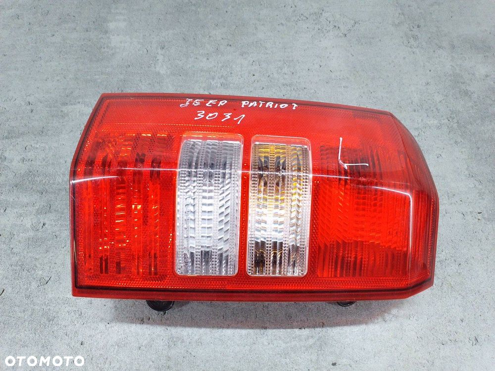 LAMPA TYLNA LEWA JEEP PATRIOT - 2