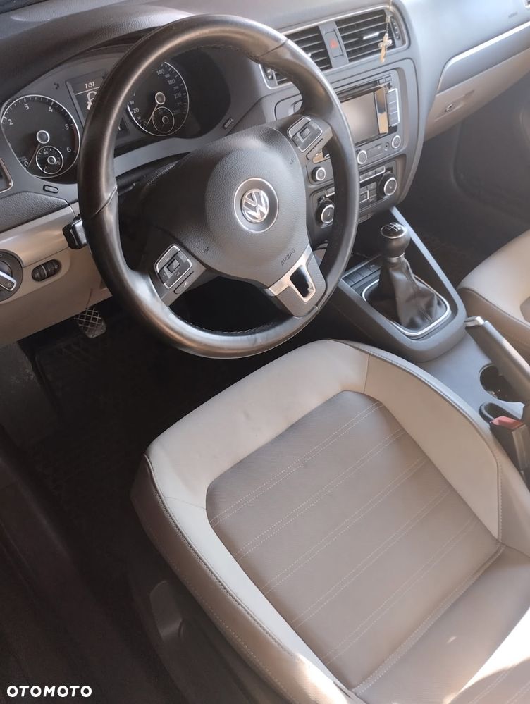 Volkswagen Jetta 1.6 TDI Comfortline - 8