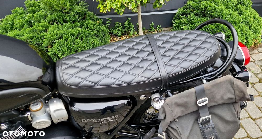 Triumph Bonneville - 27