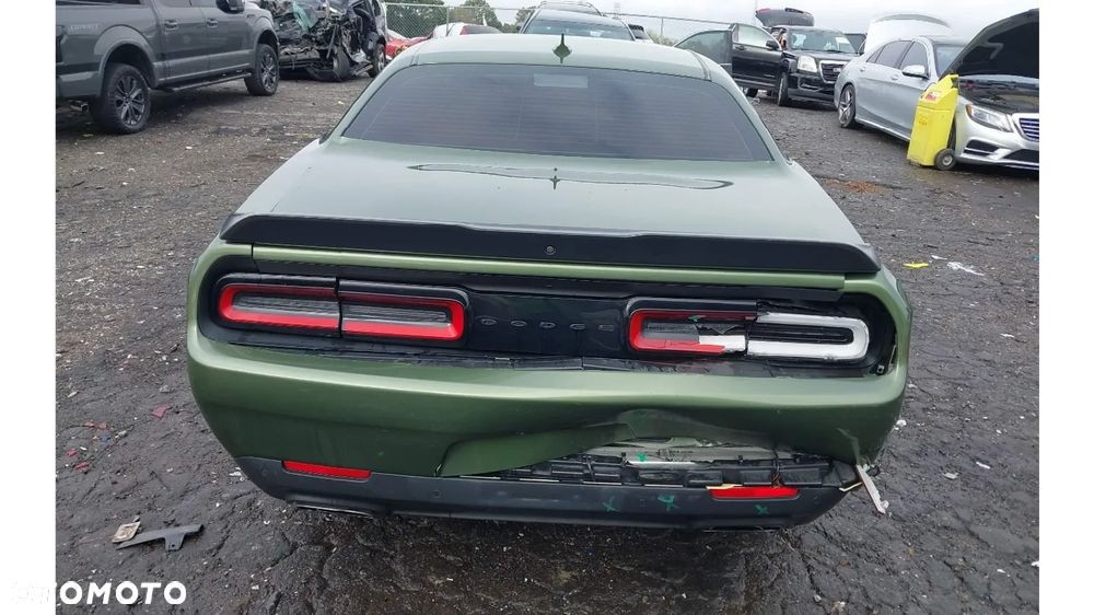 Dodge Challenger - 8