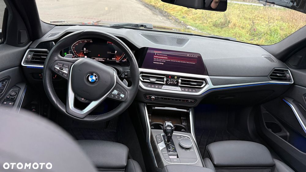 BMW Seria 3 330i xDrive Edition M Sport Shadow - 17