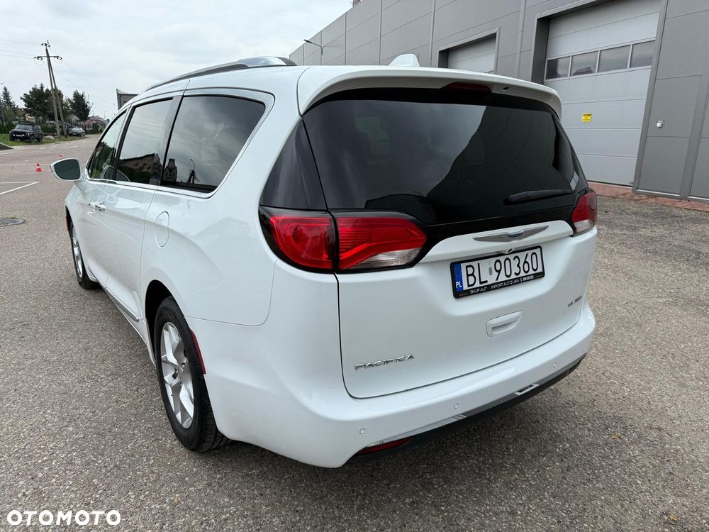 Chrysler Pacifica - 5