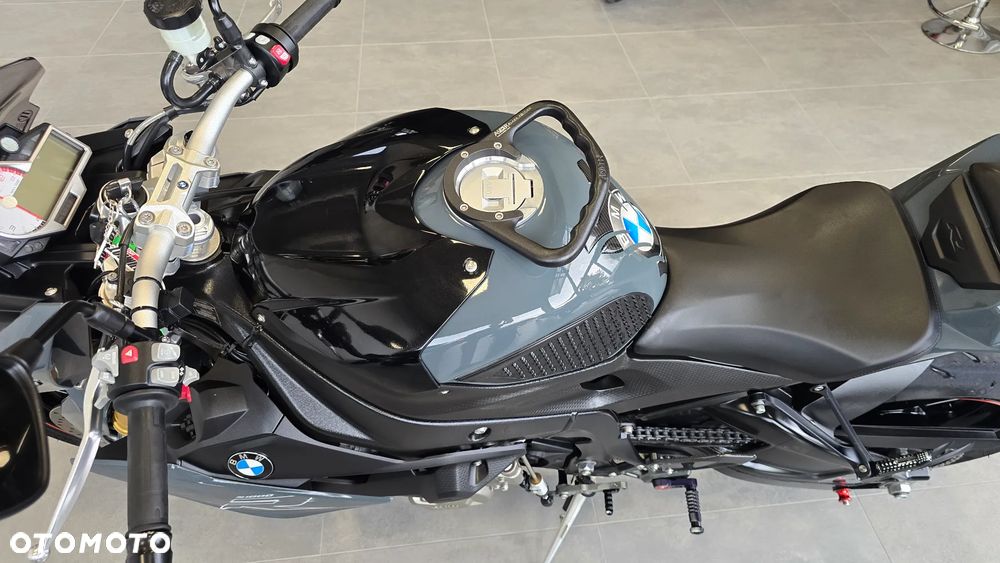 BMW S - 13