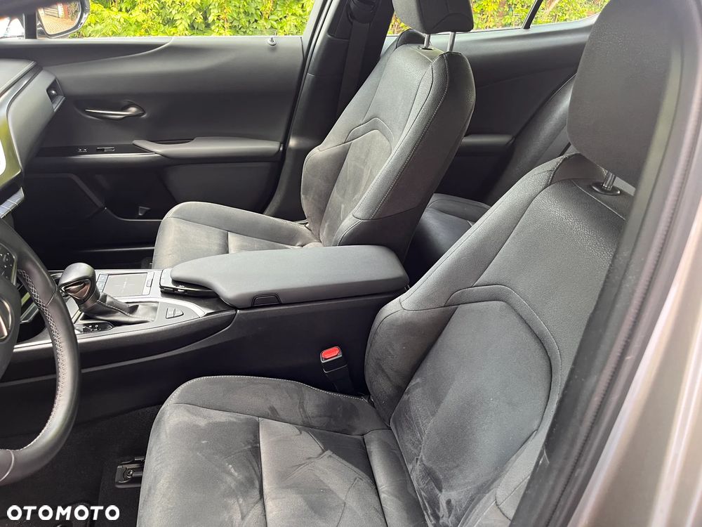 Lexus UX - 4