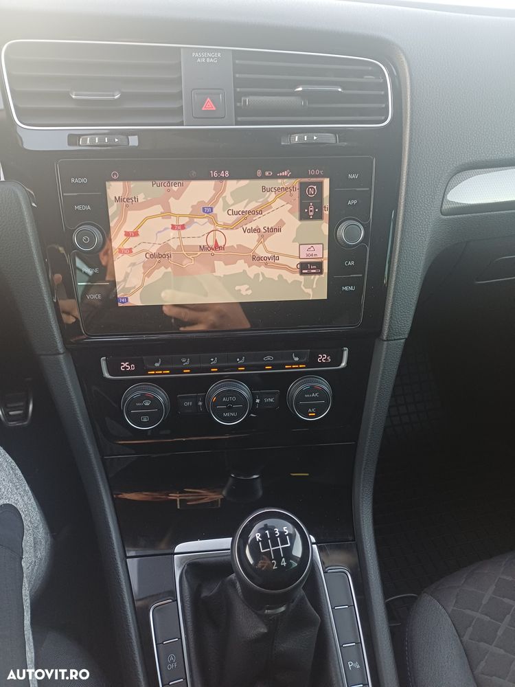 Volkswagen Golf - 10