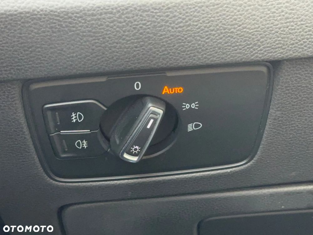 Volkswagen Passat - 11