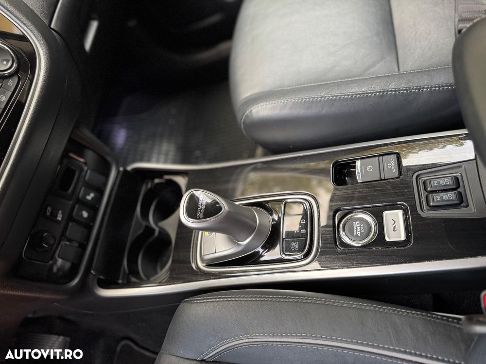 Mitsubishi Outlander 2.0 Litre DOHC MIVEC 4WD Instyle Navi - 13