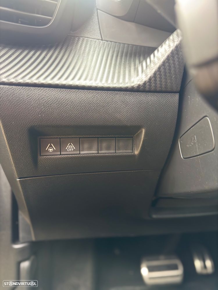 Peugeot 2008 PureTech 130 EAT8 GT Pack - 29