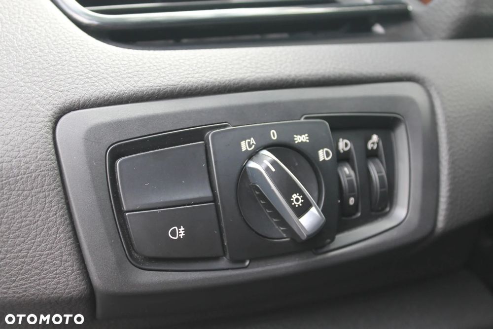 BMW Seria 2 216d - 24