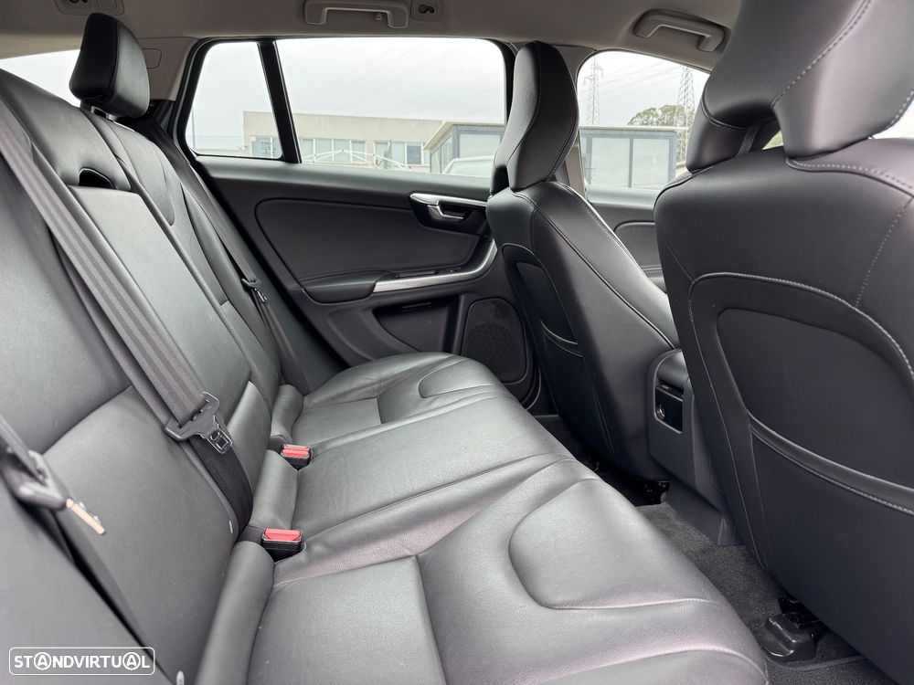 Volvo V60 2.4 D6 Summum AWD Phev - 8