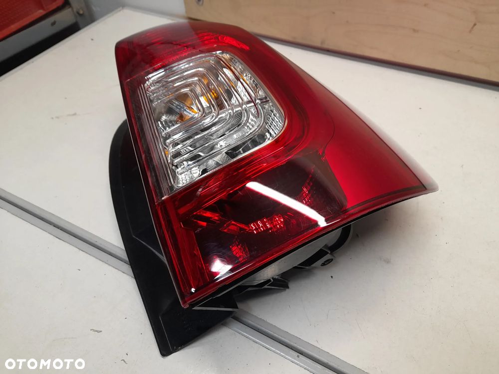 LAMPA TYLNA PRAWA DACIA LOGAN MCV II - 4