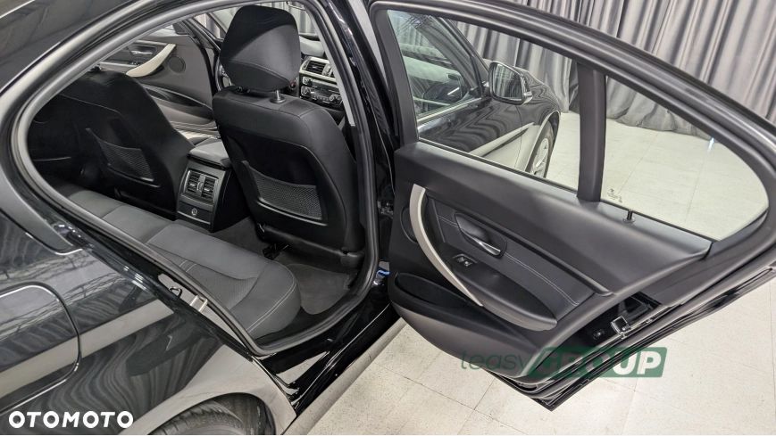 BMW Seria 3 318i - 12