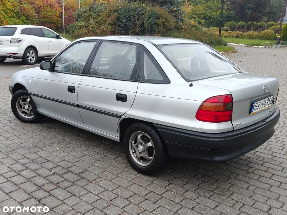Opel Astra 1.4 Base - 21