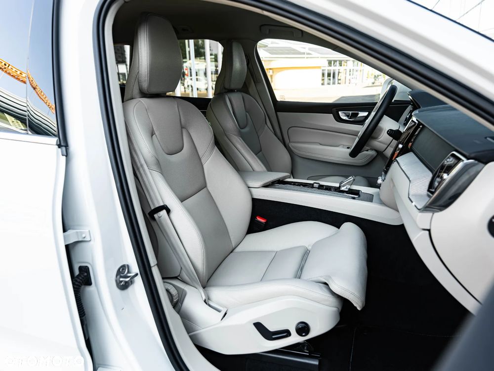 Volvo XC 60 B4 D AWD Ultimate Bright - 26